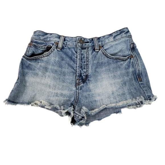Free People Shorts Womens 26 Blue Button Fly Cut Off Raw Hem Denim boho Beach - Picture 1 of 8